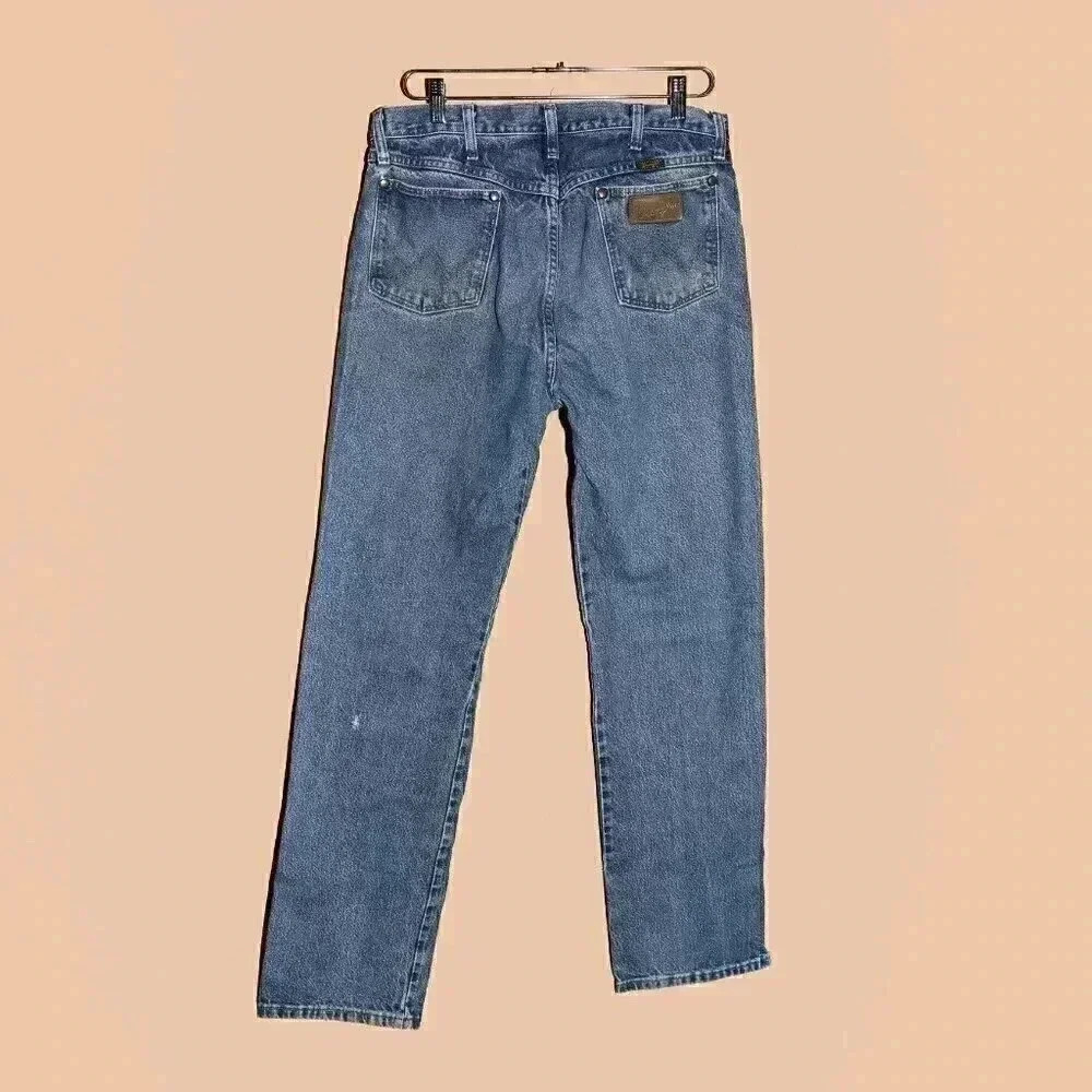 Medium Wash Classic Wranglers Jeans Size 34x34 Worn in Jeans‎ Western Blue Jeans